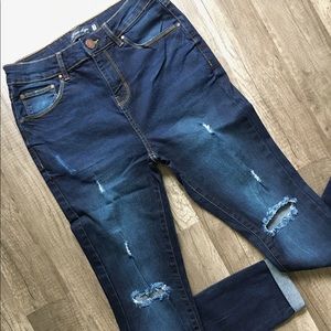 Ripped knee jeans
